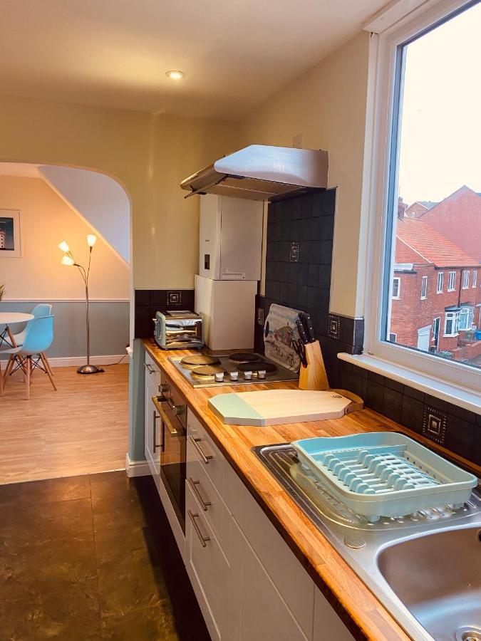 Lighthouse View, One Min From Harbour & Beach Appartement Scarborough Buitenkant foto