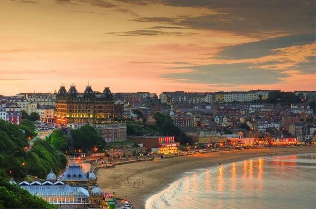 Lighthouse View, One Min From Harbour & Beach Appartement Scarborough Buitenkant foto