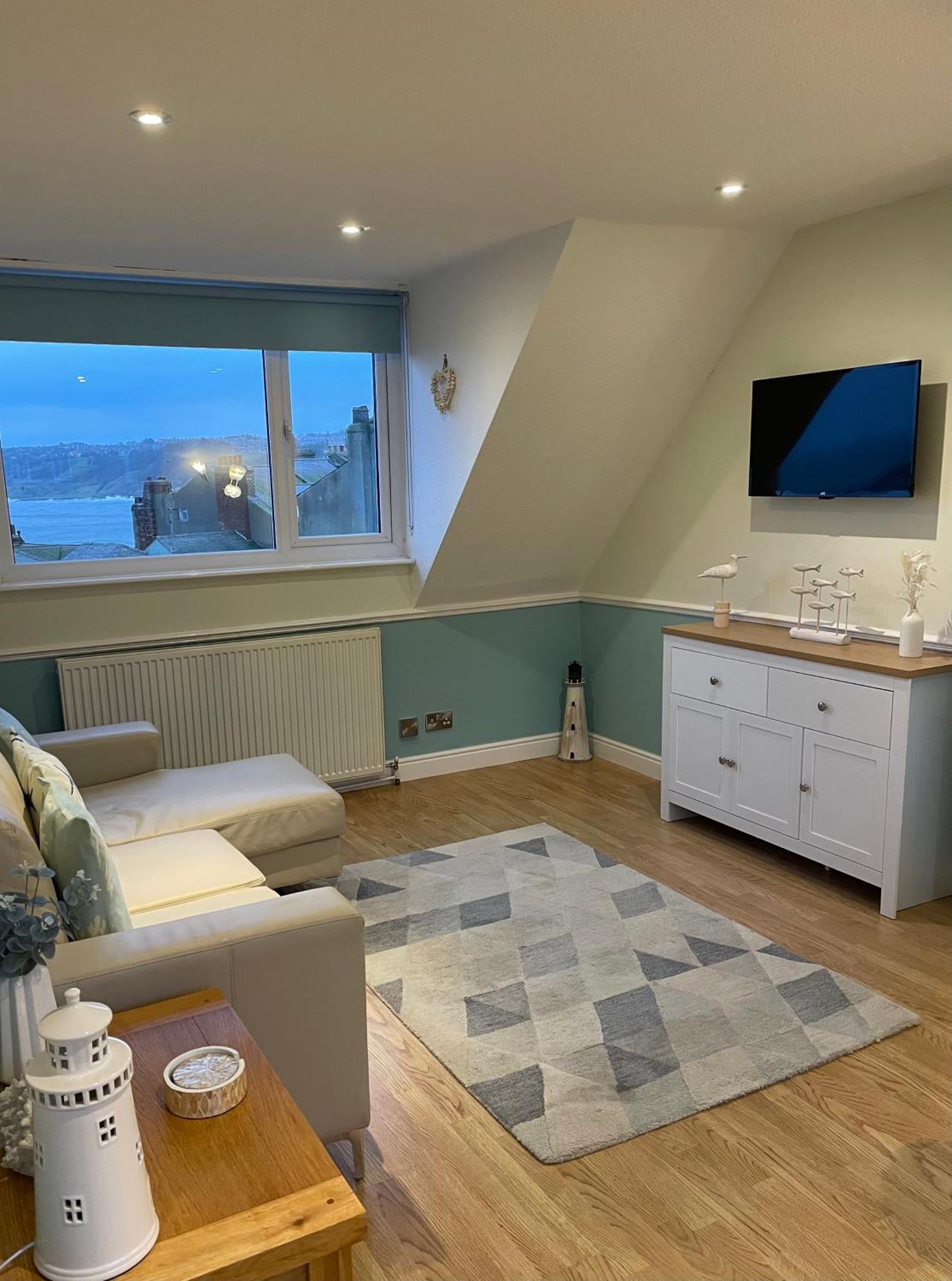Lighthouse View, One Min From Harbour & Beach Appartement Scarborough Buitenkant foto